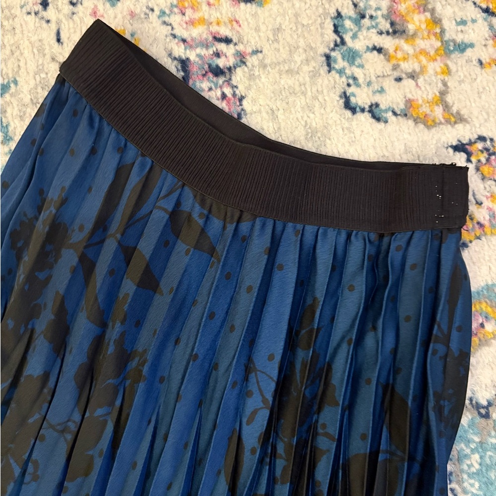 H&M Blue and Black Floral A-Line Pleated Skirt
